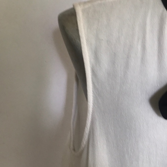 “FOREVER 21“ Sleeveless Tie Ladies Blouse . - Picture 6 of 8